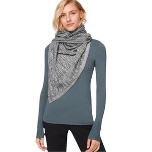 Lululemon Vinyasa Snap Scarf Wrap Shawl Cardigan Gray Print One Size